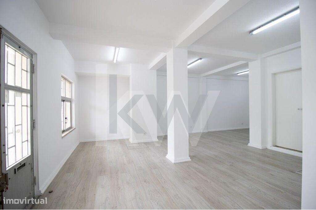 Loja remodelada para venda em Paço de Arcos com casa-de-banho e zona d - Grande imagem: 2/8