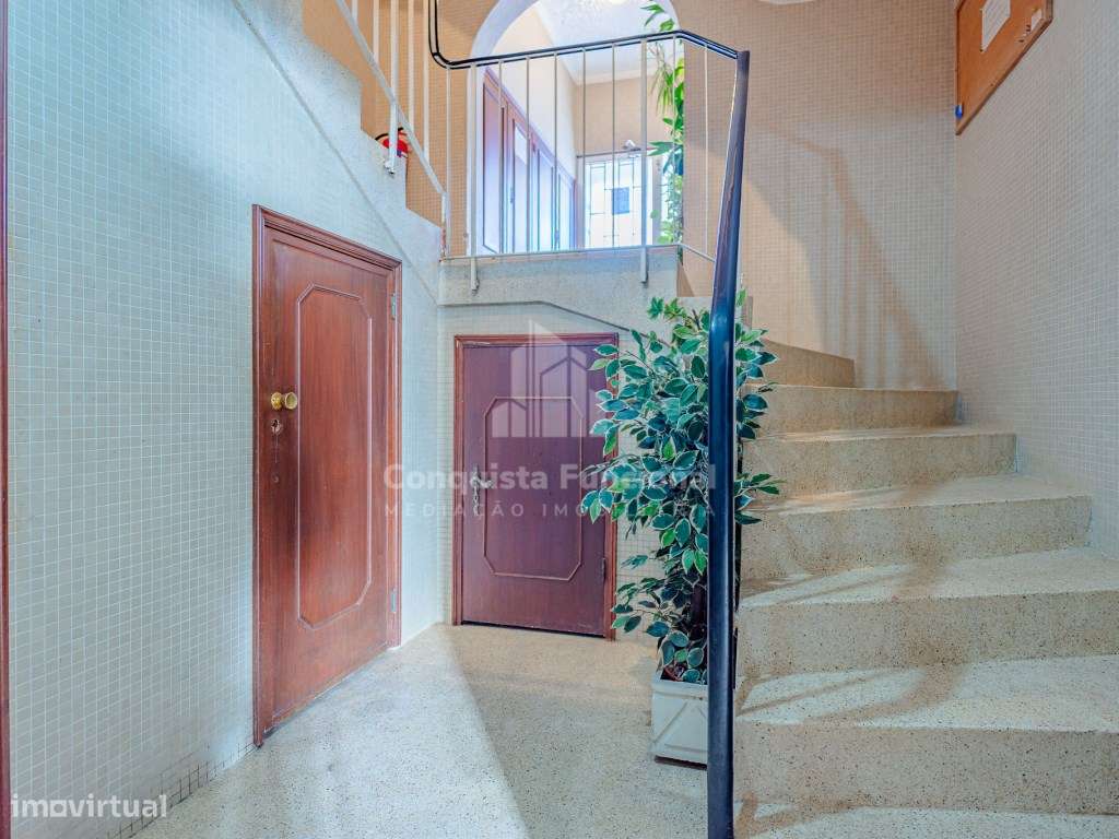 Apartamento T3 situado na zona de Mafamude-28