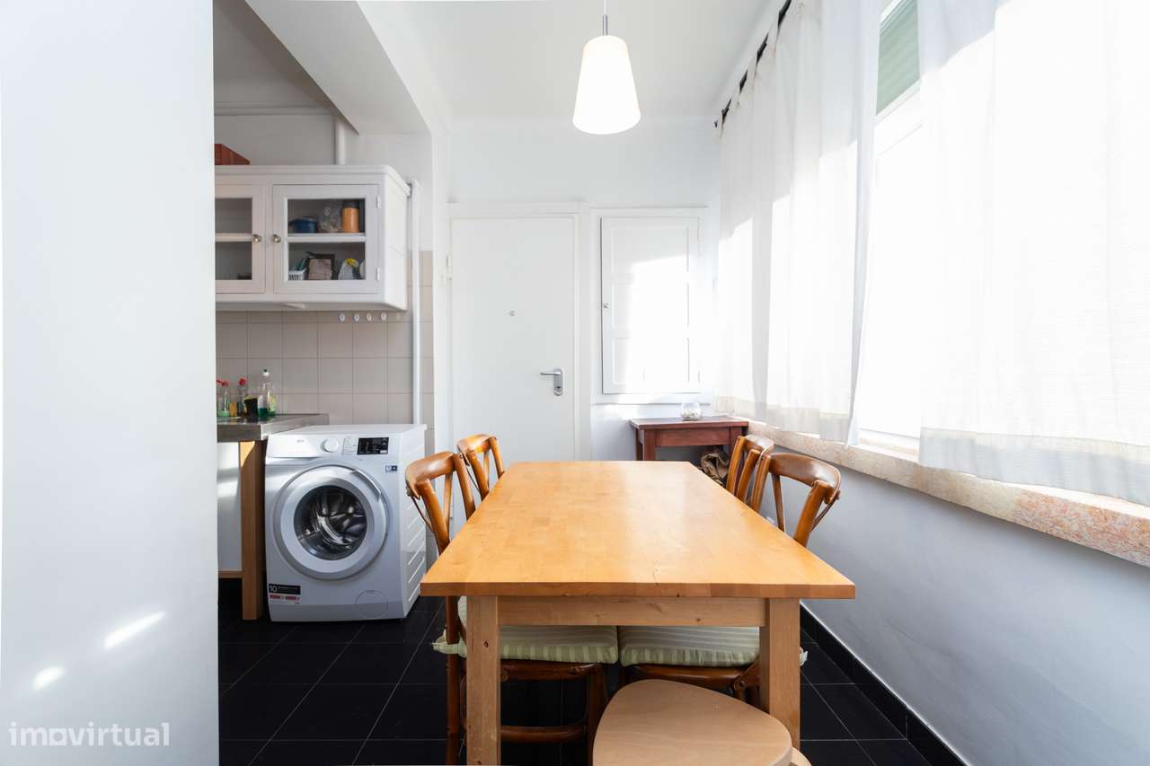 T5 no Bairro São Miguel - Alvalade, com box e varanda generosa - Grande imagem: 4/39