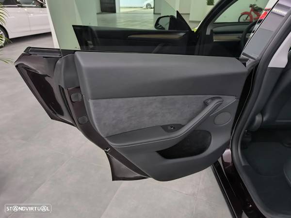 Tesla Model Y Long Range Tração Integral - 26