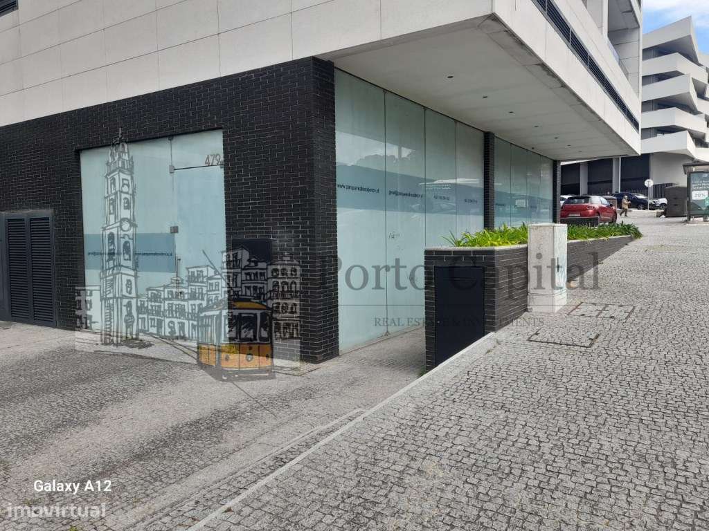 EXCELENTE LOJA COM 245 M2 EM MATOSINHOS JUNTO AO METRO PARA QUALQUE... - Grande imagem: 2/20
