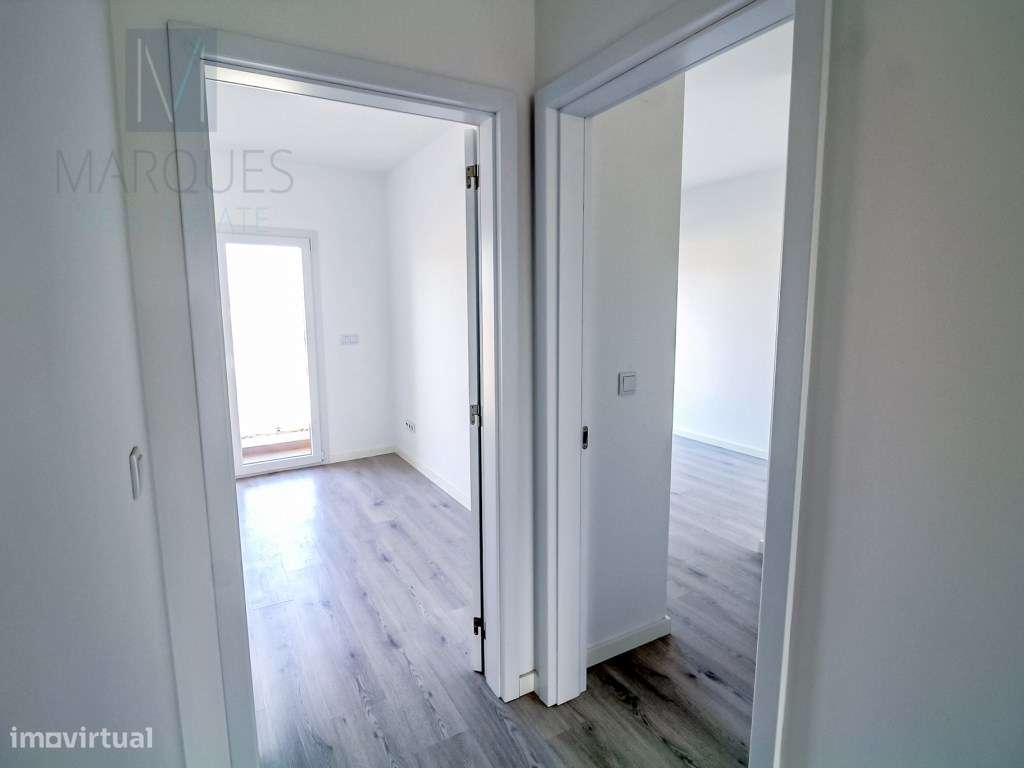 Apartamento T3 com Parqueamento em Santa Marta do Pinhal - Corroios-7