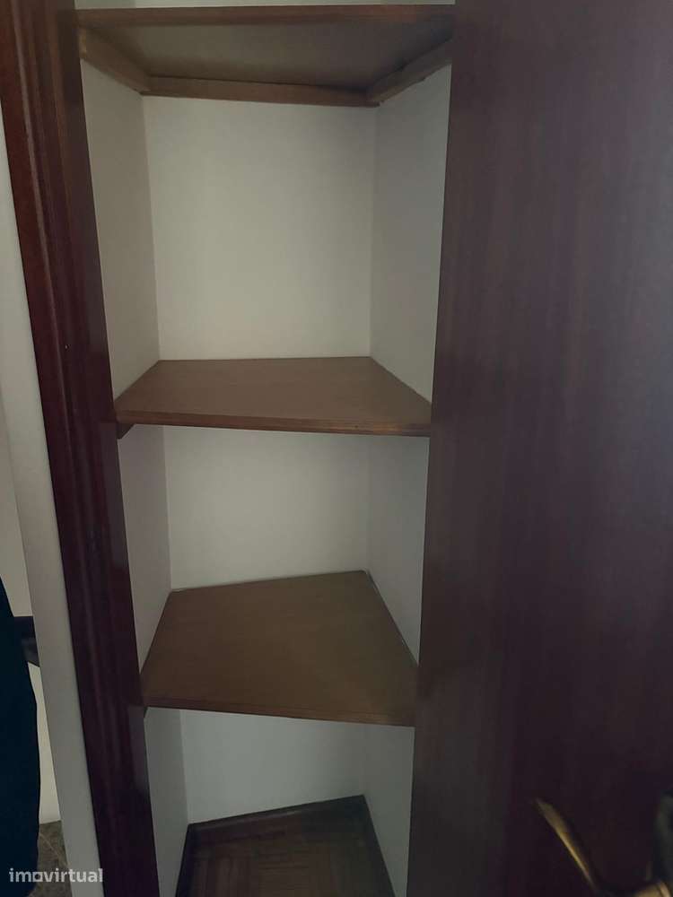 T3 em banda pronta a habitar com sótão habitável-12