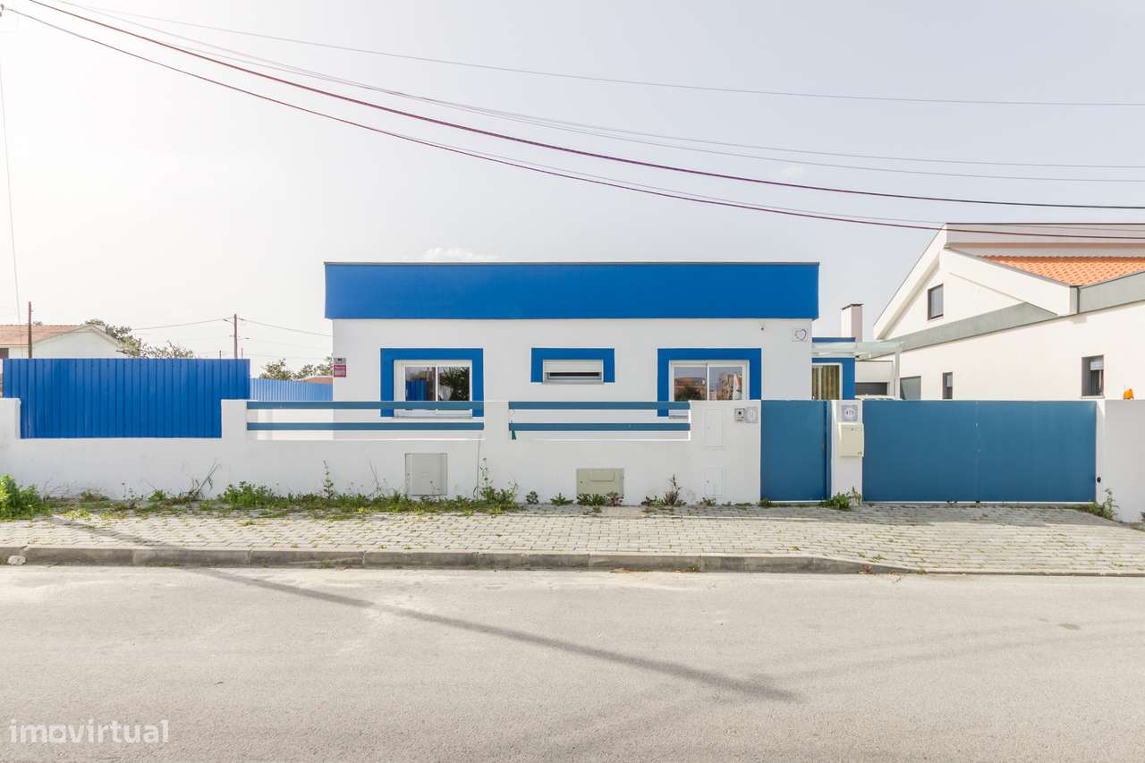 Moradia isolada com piscina aquecida num terreno de 398 m²!-8