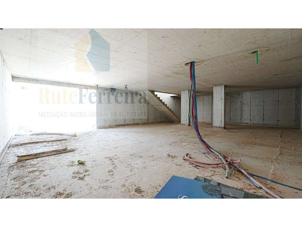 Moradia de design contemporâneo e inovador na Portela da Vila, Torr...-23