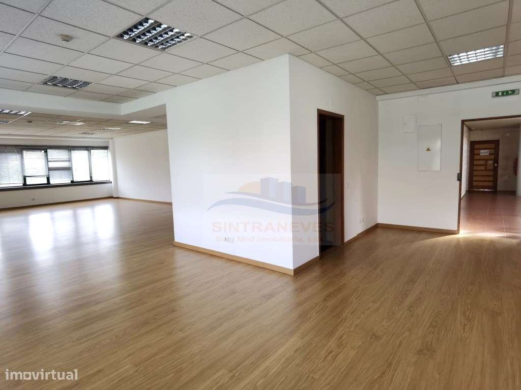 Escritório com 90,75m2 com elevador, segurança e copa junto ao Aleg... - Grande imagem: 3/7