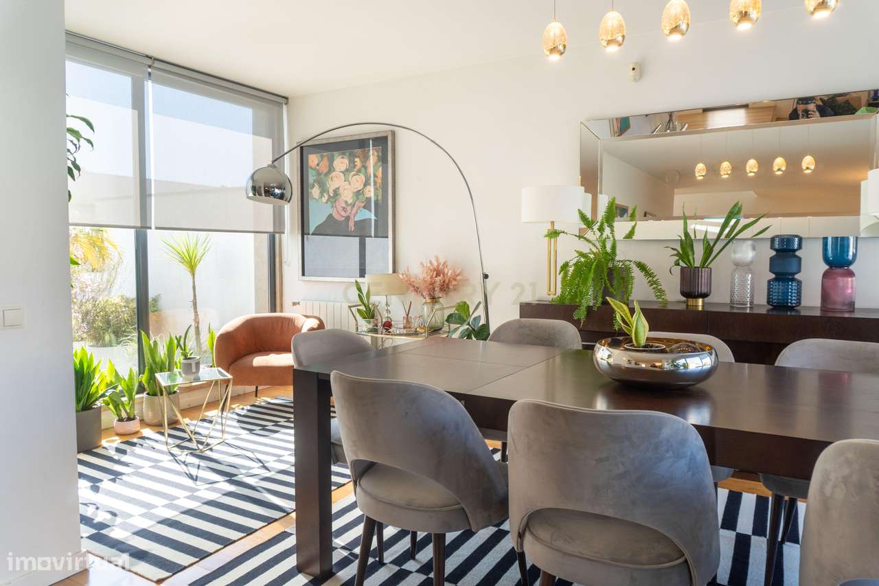 Moradia T4 independente com piscina e jardim em Caxias - Grande imagem: 4/39