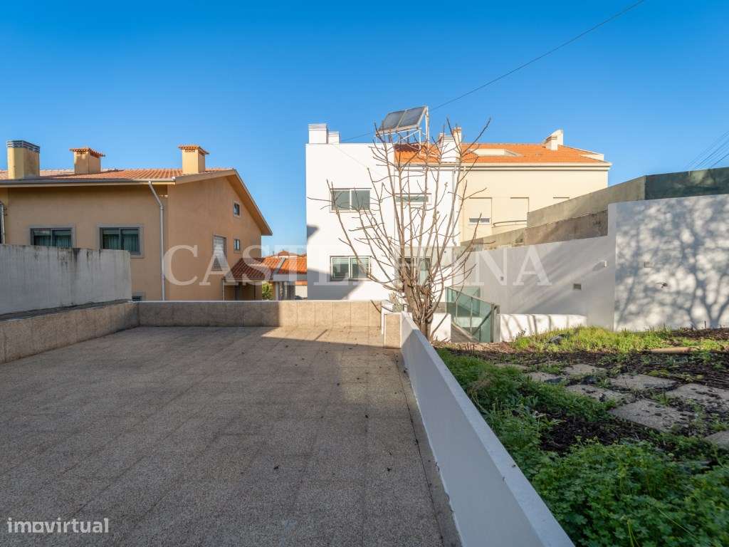 Moradia T4+1 com jardim, terraços e garagem privada, próxima a Mari...-22