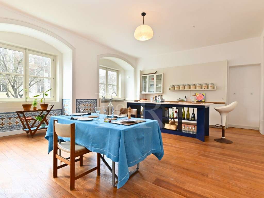 Apartamento T3 renovado no centro histórico de Lisboa-7