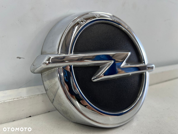 Klamka Opel Corsa E przycisk znaczek emblemat mikrostyk klapy bagażnika 563697283 - 3