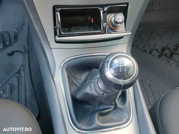 Toyota Avensis 1.6 Comfort - 19