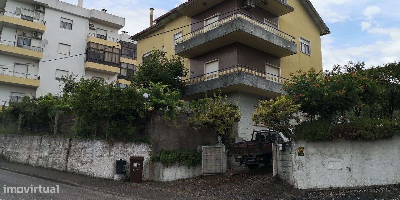 Moradia de R/C, 1º Andar, 2º Andar e Sótão em Proença-a-Nova-2