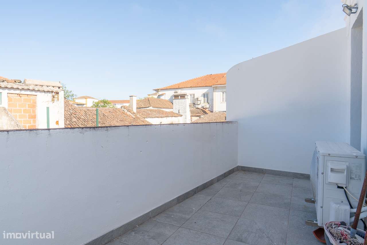 PRÉDIO NO CENTRO HISTÓRICO DE ÉVORA-19