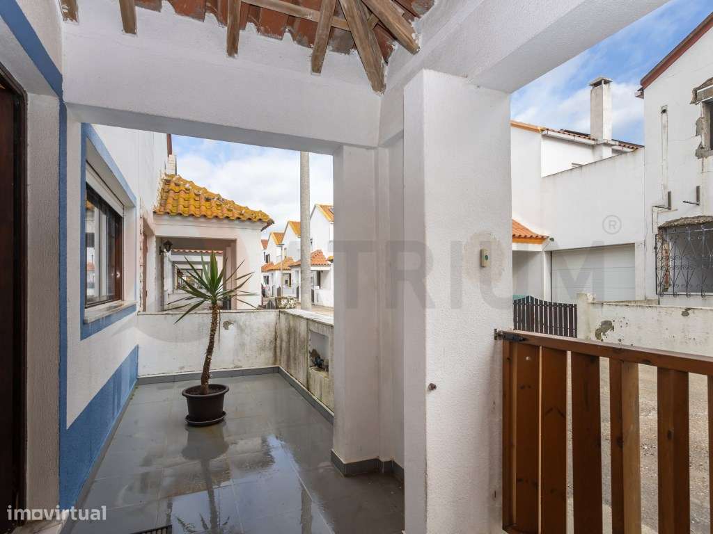 Moradia T3 com garagem, no Faralhão-5