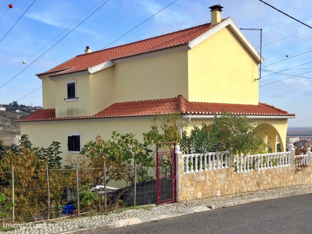 Terreno urbano em Quinta da Ponte Alhandra