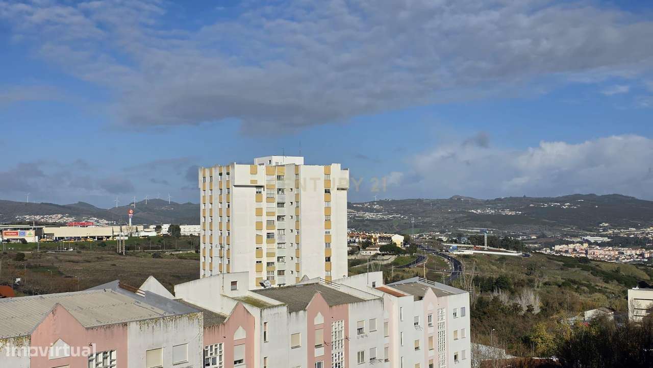 Apartamento T5 Duplex com Vista Panorâmica em Loures-29