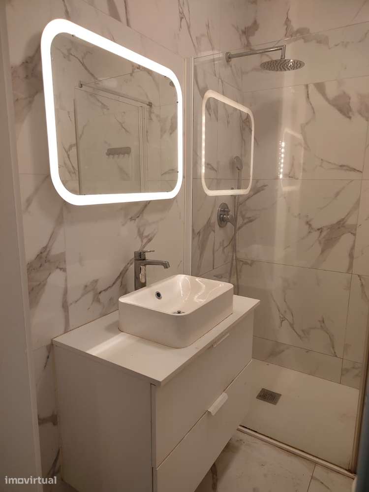 Apartamento T2 remodelado (r/c) com uma arrecadação generosa-11