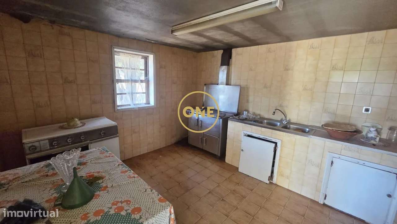 Moradia T4 para Restauro em Lousado com Projeto Aprovado-39