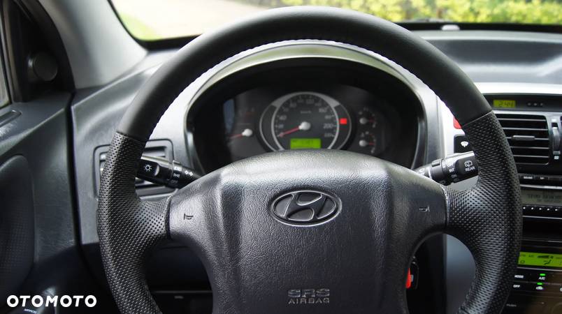 Hyundai Tucson 2.0 Comfort 2WD - 25