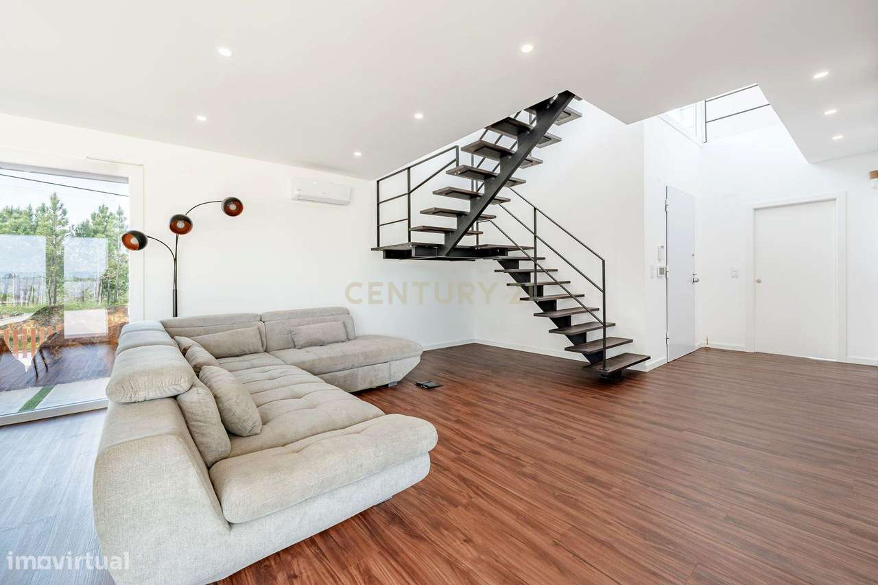 Moradia T4 em Fernão Ferro, Seixal, com Piscina e enorme Jardim-22