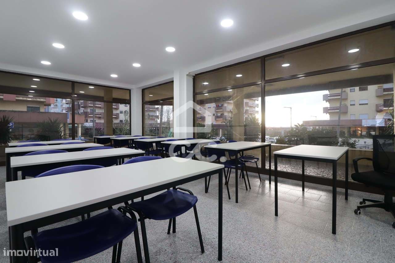Espaço comercial remodelado  na Urbanização do Loreto!-5
