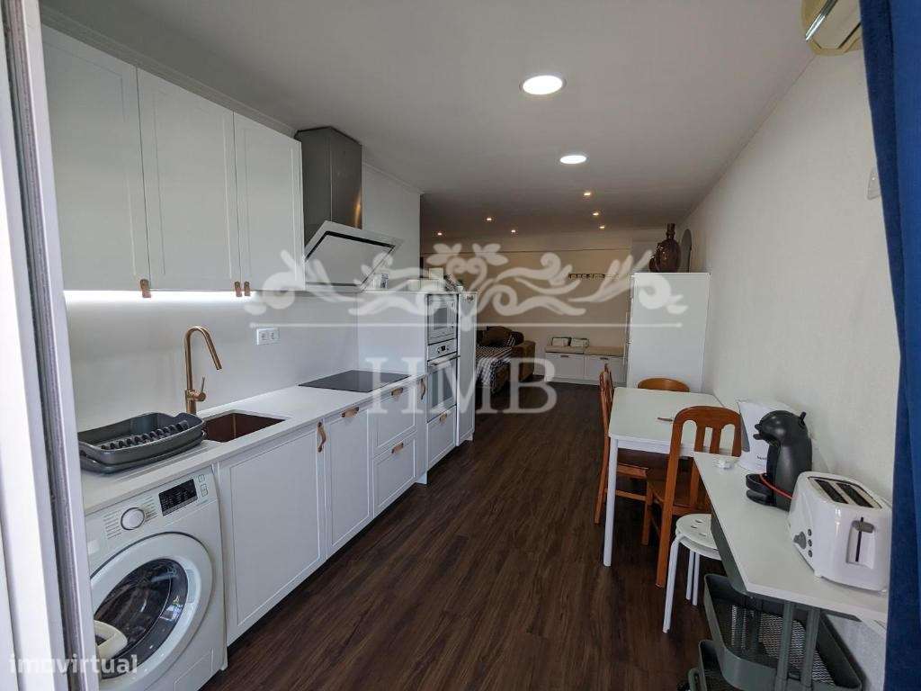 Apartamento T1+1 em Alvor, piscina e garagem-3