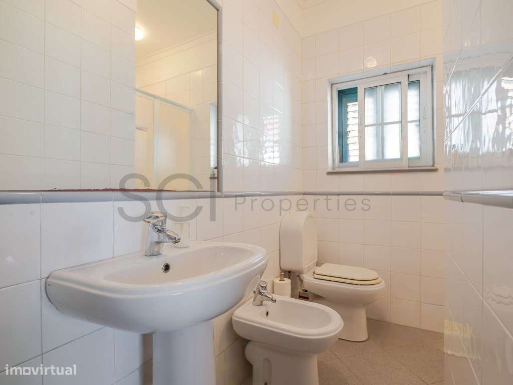 Moradia T5 Independente com Garagem em Fernão Ferro-33