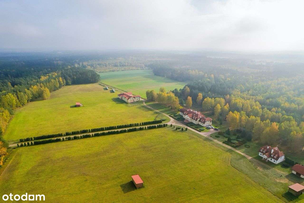 Posiadłość z hotelem i stadniną koni-2
