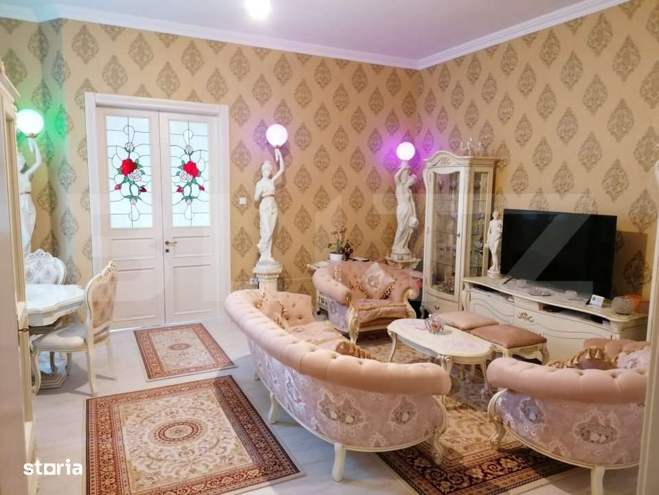 De vanzare apartament 3 camere, ultracentral , cu acoperis - Imagine principală: 3/12