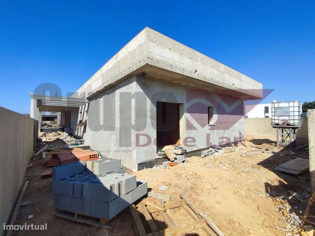 Moradia Isolada Térrea V4 em Construção - Quinta do Anjo-15