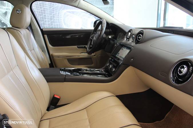 Jaguar XJ 3.0 D V6 Premium Luxury - 19