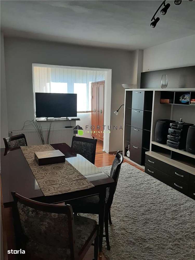 De vanzare apartament cu 2 camere decomandate in Racadau-1