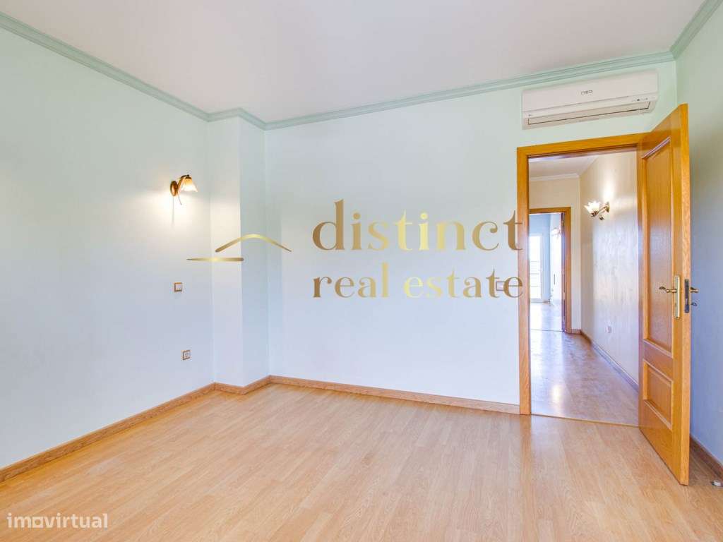 Moradia T2+1 Geminada com Garagem, Piscina, Terraço e BBQ-31