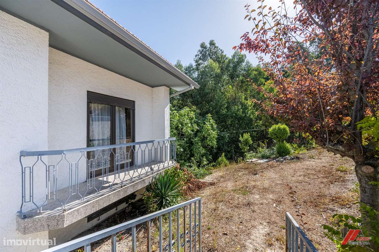 MORADIA INDIVIDUAL T2 COM GARAGEM , TERRENO E VISTAS  FANTÁSTICAS!-25