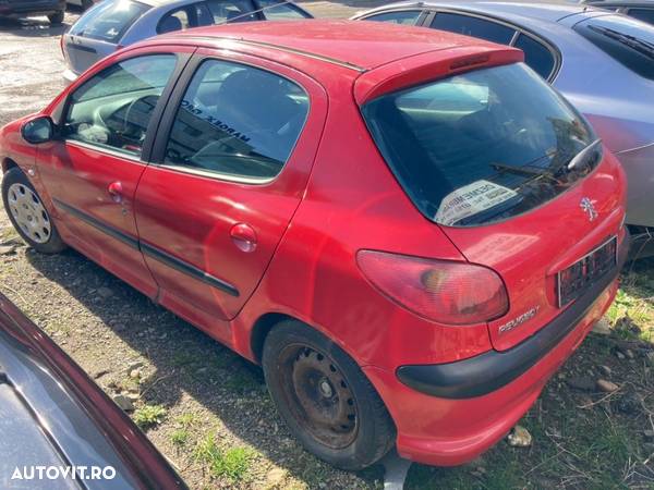 Dezmembrez Peugeot 206 1.4 HDI 2004 8HX - 3