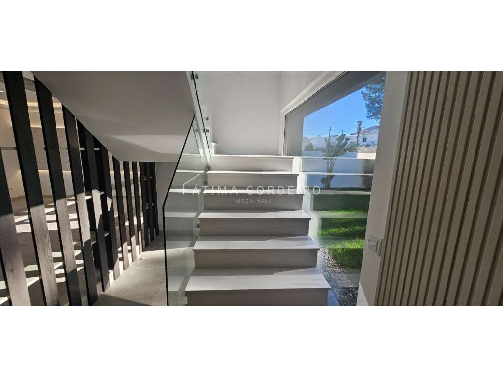 Excelente Moradia T3 Isolada com Piscina e garagem com acabamentos ...-19