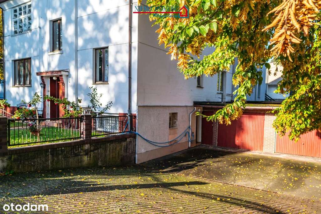 Część domu z garażem i ogródkiem-4