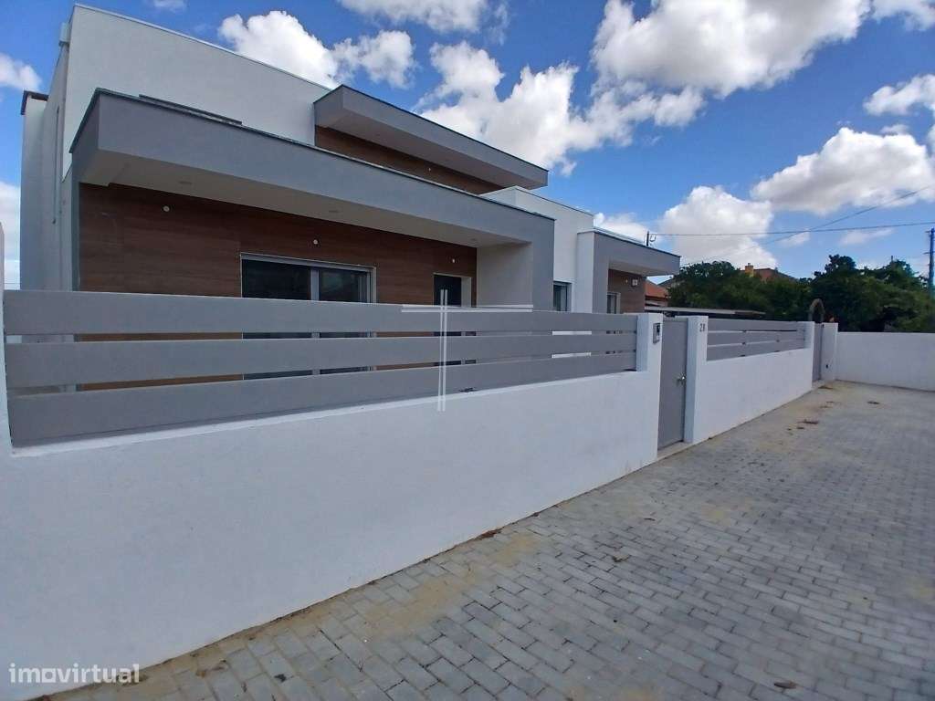 Moradia isolada T4, arquitetura contemporânea com garagem e piscina...-34