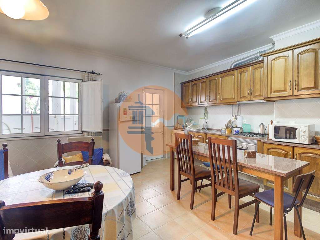 Moradia T3+2 com Jardim, Garagem e Vista Castelo no Centro de Castr...-34