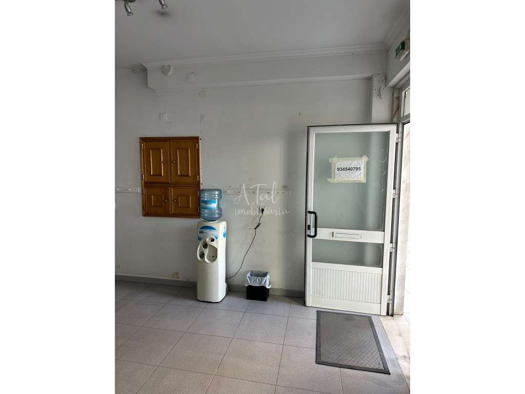 Espaço comercial / Loja à venda na Amadora 200.000 € - Grande imagem: 4/11