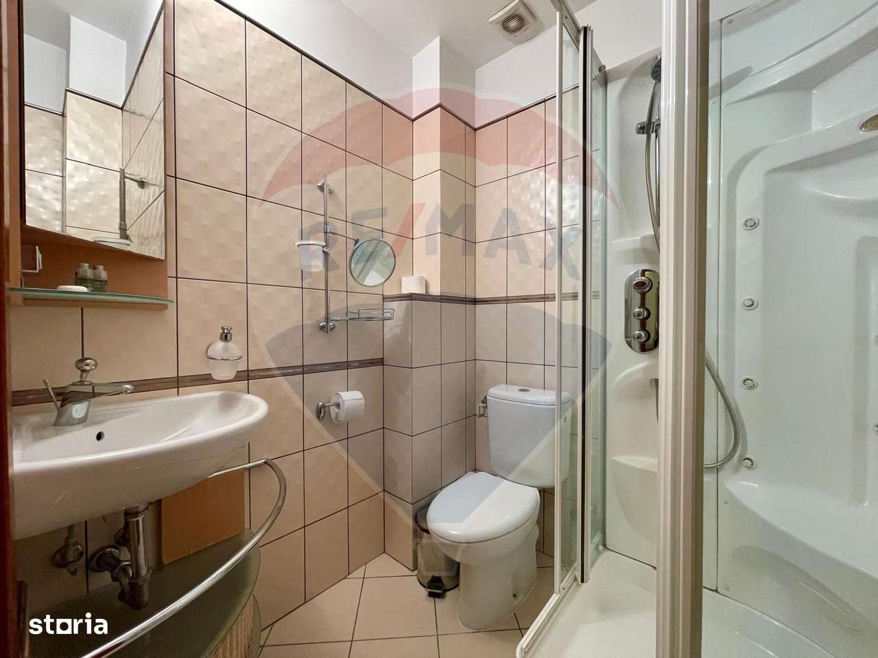 Apartament cu 3 camere de vânzare în zona Schei-4