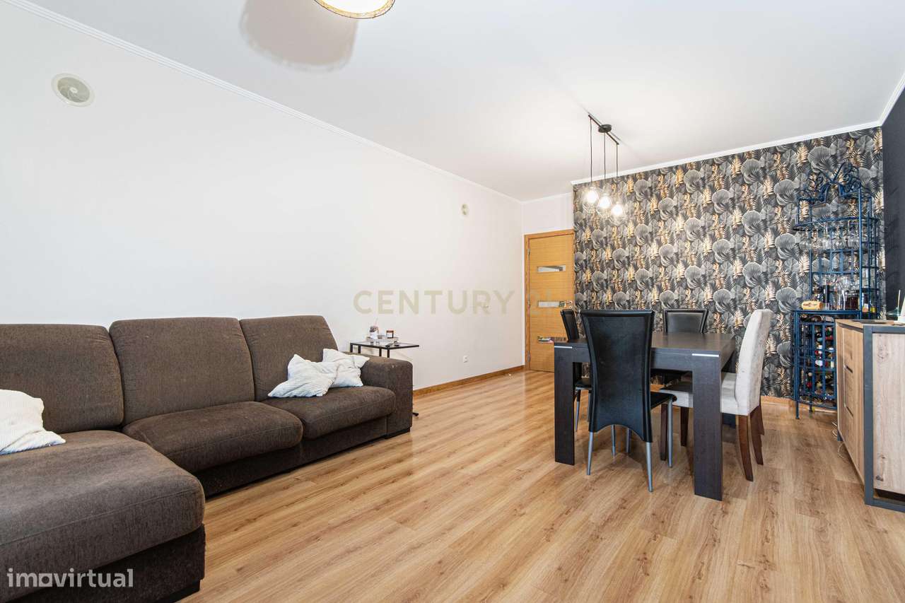 Apartamento T3 no Sobralinho, com arrecadação e dois lugares de parque - Grande imagem: 4/24