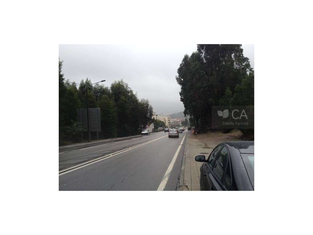 Terreno destinado à construção - Grande imagem: 2/3