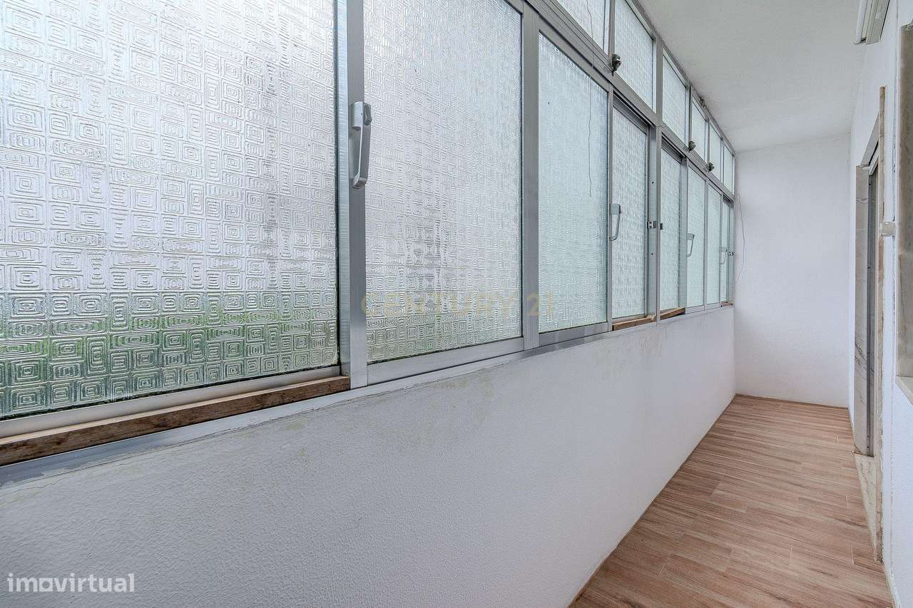 *Oportunidade: Apartamento T2 Remodelado na Baixa de Faro!*-27