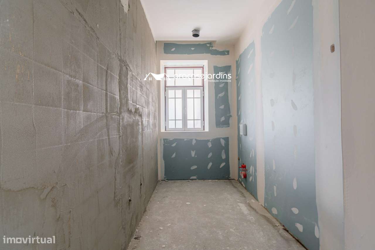 Moradia T3 com História, Conforto Moderno e Proximidade à Praia-27