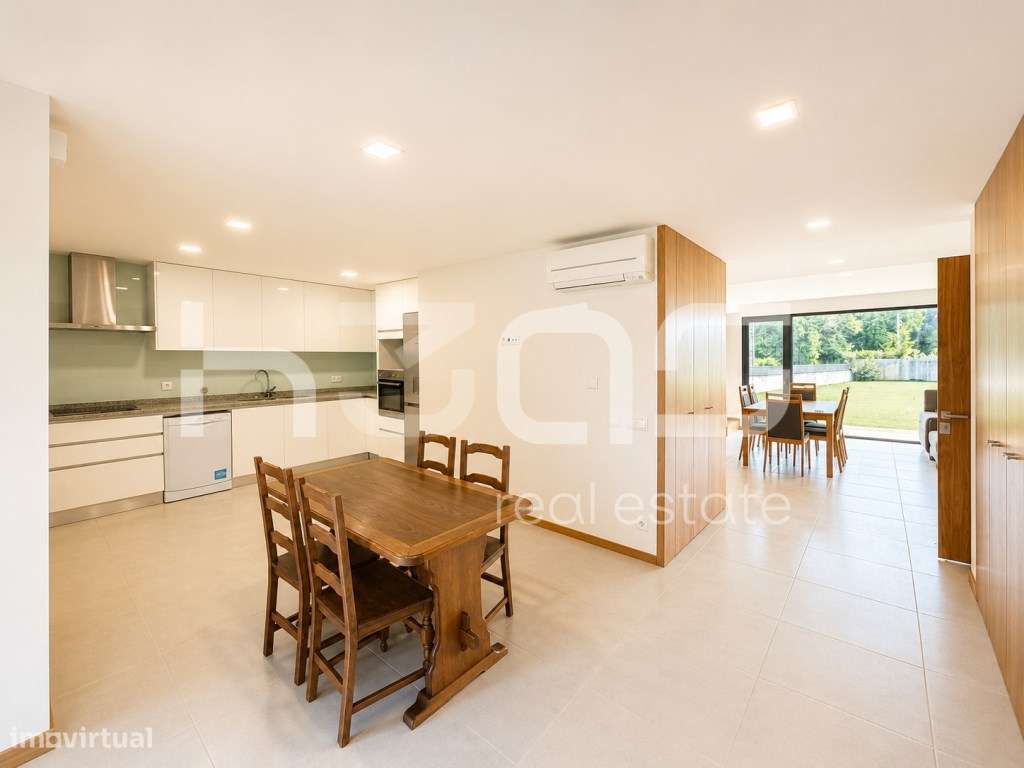 Moradia T3 Unifamiliar e Contemporânea - Vila Verde-7