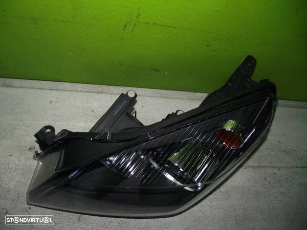 Farol Esquerdo Opel Astra H - 2004 / 2007 - 3