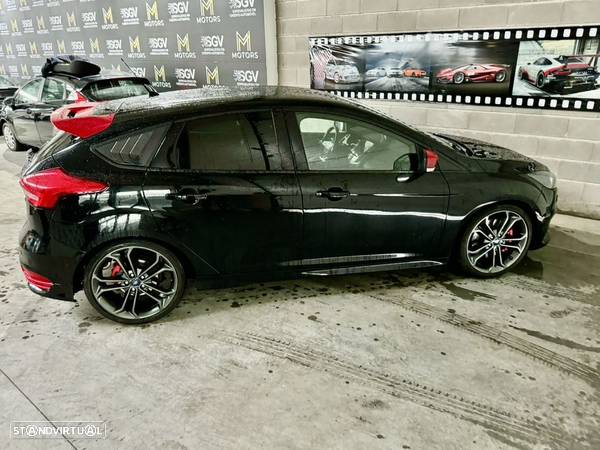 Ford Focus 2.0i ST-2 - 41