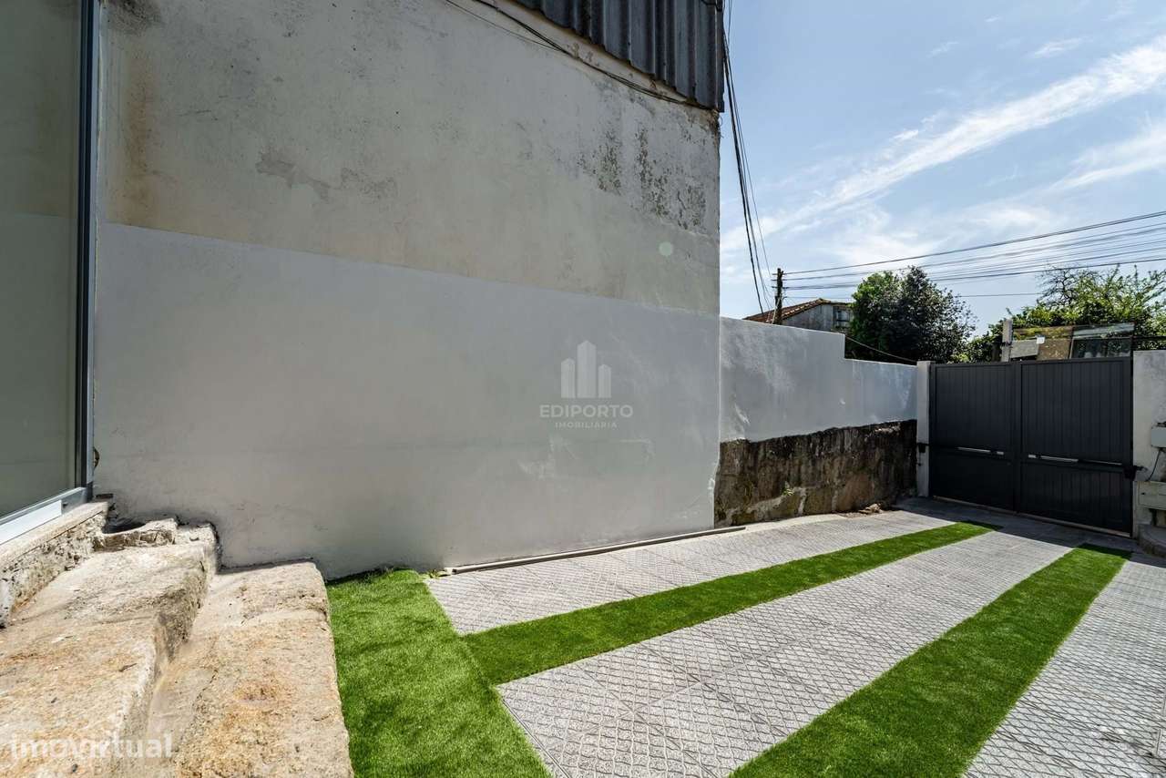 Espetacular Moradia T3 com jardim e estacionamento no centro do Porto - Grande imagem: 2/28
