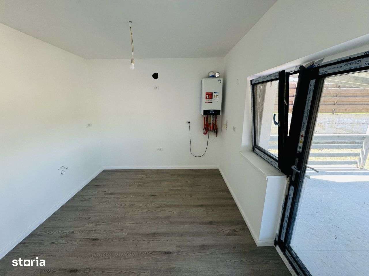 ASFALT!BECI!Incalz in pard!CANALIZ!Vila Valea Adanca (Miroslava) - Imagine principală: 4/8